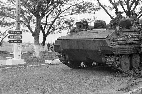 Trưng bày 100 tài liệu tại triển lãm "Đất nước trọn niềm vui" 