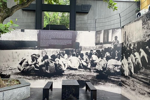 "Thắp lửa yêu thương" tri ân các chiến sĩ yêu nước bị giam cầm tại "chốn địa ngục trần gian"