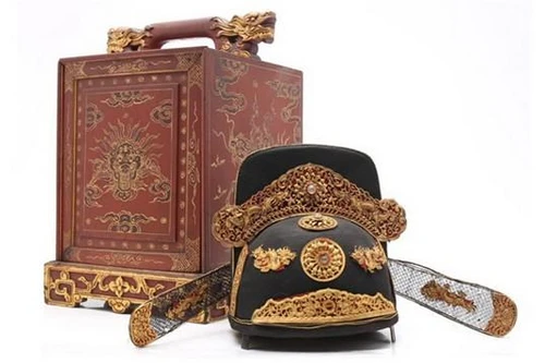 Mũ quan triều Nguyễn đội giá gấp 1.200 lần, được mua với gần 16 tỷ đồng