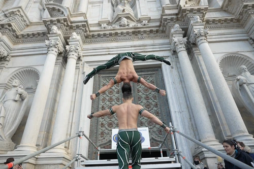 Nghẹt thở màn xác lập kỷ lục Guinness thế giới của anh em Quốc Cơ Quốc Nghiệp 