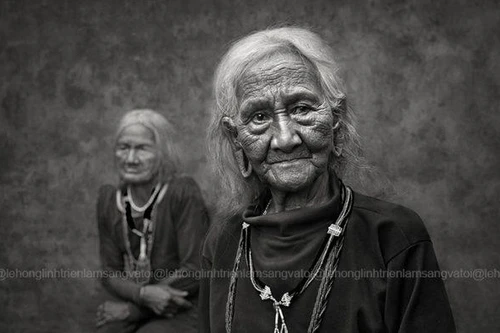 Ảnh đen trắng "Sáng và tối" ghi lại cảnh đẹp về đất nước và con người Việt Nam