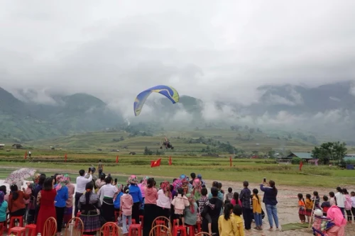 Festival dù lượn “Bay trên mùa vàng” năm 2023