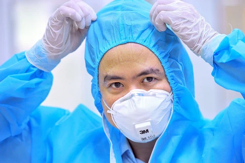 Nhiếp ảnh gia Nguyễn Á ra mắt tuyển tập ảnh về tinh thần Việt trong cuộc chiến chống Covid-19