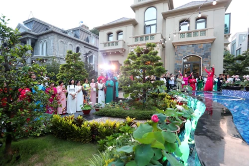 "Dạ tiệc sen" - Đấu giá xe đạp cổ Peugeot