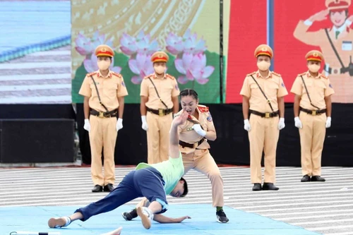 10 năm Công an thành phố Hà Nội thực hiện công tác phụ nữ trong tình hình mới