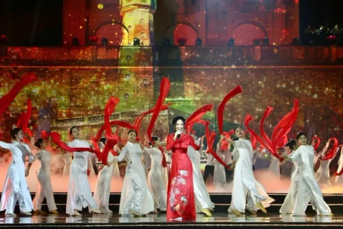 Xúc động chương trình nghệ thuật "Hà Nội - Bản hùng ca phố"