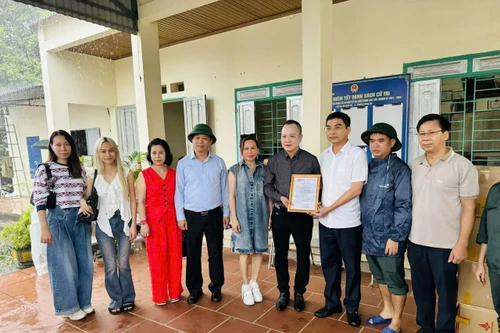 Nghệ nhân Ưu tú Đặng Ngọc Anh ủng hộ đồng bào lũ lụt tỉnh Thái Nguyên hơn 500 triệu đồng