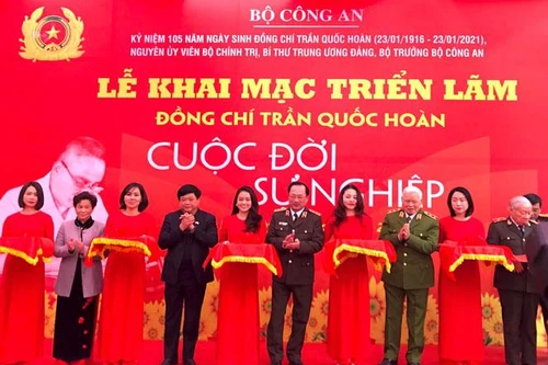 Khai mạc triển lãm về Bộ trưởng đầu tiên của Bộ Công an