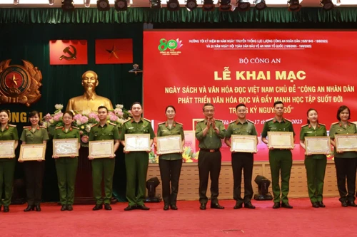 Khai mạc Ngày Sách và Văn hoá đọc Việt Nam trong CAND năm 2025