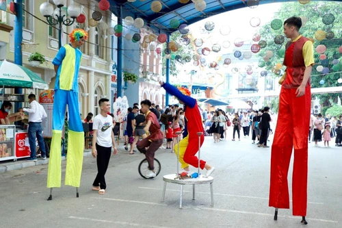 Chương trình nghệ thuật đặc sắc "Chào hè 2021"-Ngày hội mở cửa công viên Nước Hồ Tây 