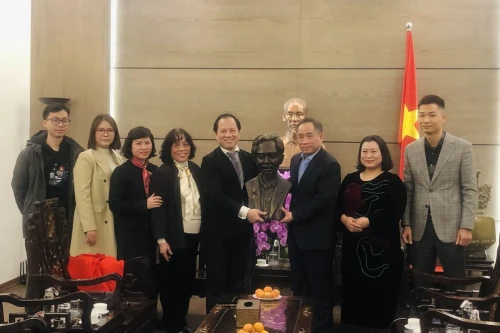 Bảo tàng Mỹ thuật Việt Nam tiếp nhận tượng chân dung họa sĩ Nguyễn Đỗ Cung