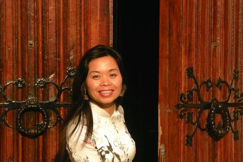 "Những ngọn núi ngân vang" của Nguyễn Phan Quế Mai xuất bản tại Anh