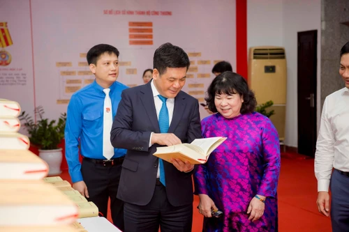 Công bố bộ sách "Lịch sử ngành Công Thương Việt Nam" và "Biên niên sử Công Thương Việt Nam"