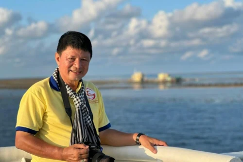 Chủ tịch Hội Nhiếp ảnh TP.HCM ra mắt triển lãm ảnh "Trường Sa-Nhà giàn DK1 qua ống kính nhiếp ảnh"