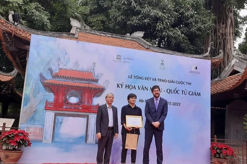 Sinh viên trường Đại học Xây dựng đoạt giải Nhất cuộc thi "Ký họa Văn Miếu-Quốc Tử Giám"