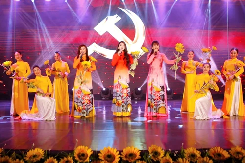 Hà Nội: Các hoạt động biểu diễn nghệ thuật chào mừng 50 năm ngày thống nhất đất nước