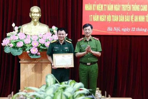 Bộ Công an gặp mặt văn nghệ sĩ, báo chí nhân kỷ niệm 77 năm Ngày truyền thống Công an nhân dân