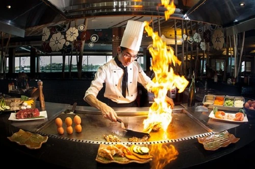 Các đầu bếp nổi tiếng quốc tế trình diễn ẩm thực Việt Nam và thế giới