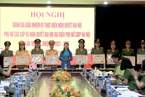 Hội nghị giữa nhiệm kỳ 2021-2026 của Hội Phụ nữ Công an Thành phố