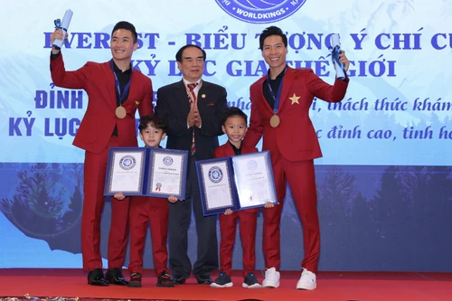 Con trai Quốc Cơ - Quốc Nghiệp phá kỷ lục Guinness Việt Nam