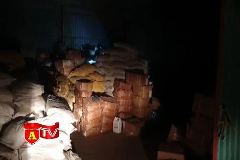 Hà Nội: Phát hiện 3 tấn phụ gia không rõ nguồn gốc dùng để chế biến bim bim, bánh kẹo