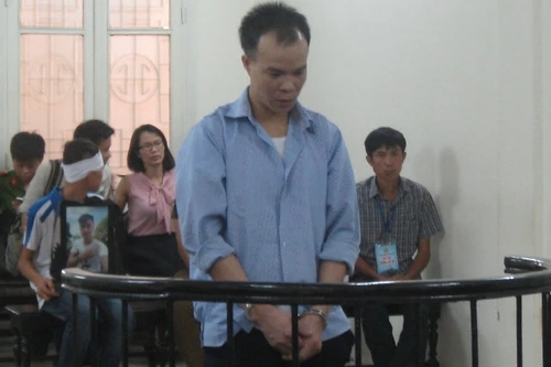 Bất ngờ bị tấn công, bác rể đâm chết cháu vợ