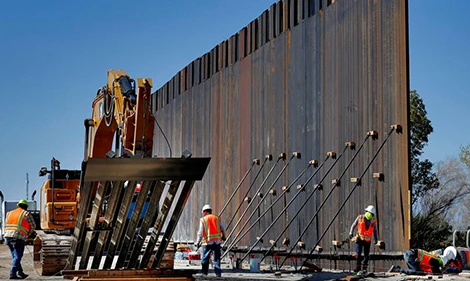 Mỹ rút gần 1 tỷ USD từ dự án đóng tàu Hải quân để xây dựng tường biên giới