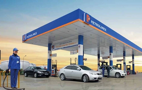 Xăng tăng giá 640 đồng lên mức 15.586 đồng/lít