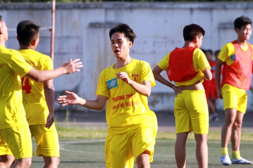 [ẢNH] Thắng tưng bừng 4-0, THPT Phan Huy Chú hiên ngang tiến bước