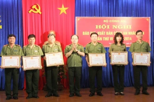 Bộ trưởng Bộ Công an tặng Bằng khen Báo ANTĐ