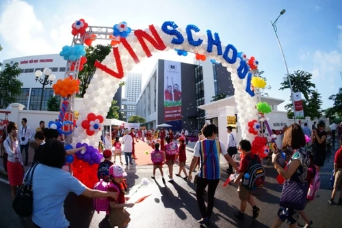 Nô nức lễ khai giảng đầu tiên tại Trường Phổ thông Liên cấp Vinschool