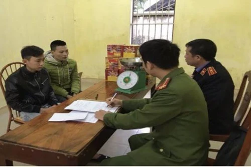 Nghiêm cấm điều tra viên ăn uống, nhận tiền, tài sản của người bị buộc tội, đương sự