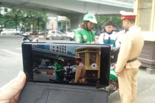 Vi phạm giao thông còn livestream lên mạng xã hội có thể phải ngồi tù