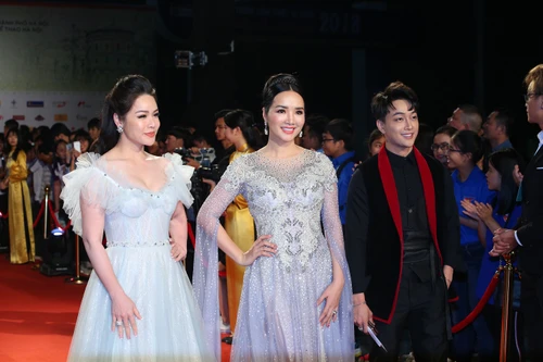 Dàn "sao" tề tựu trên thảm đỏ LHP Quốc tế Hà Nội 2018