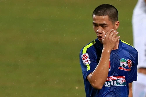 Hé lộ lý do Công Phượng bất ngờ “xuống tóc“