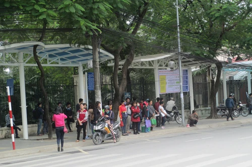 Trạm trung chuyển Cầu Giấy “đìu hiu” trước ngày phá dỡ