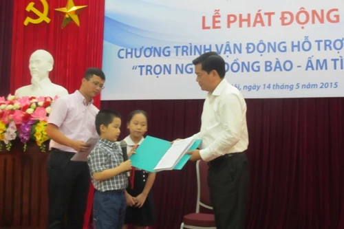 Vận động hỗ trợ mũ bảo hiểm