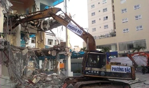 Thay nhà thầu phá dỡ hạng mục sai phạm công trình 8B Lê Trực