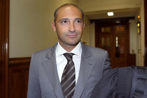 Mỹ phát lệnh bắt giữ con trai Ngoại trưởng Pháp