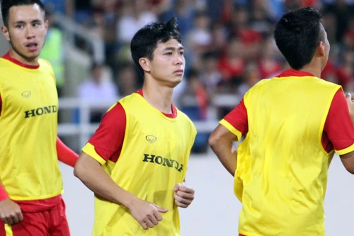 HLV Hữu Thắng trao cơ hội mới cho Công Phượng