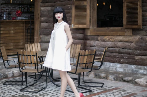 Sắp tới ngày sinh bà trùm" Hạ Vy vẫn khoe vóc dáng siêu mẫu