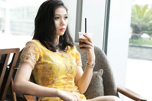 Giang Hà khoe nhan sắc nổi bật với làn da trắng sứ