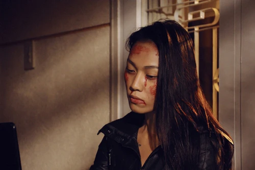 Siêu mẫu Diệu Huyền bị đánh đến bầm dập trong "Thuỷ Cơ"