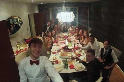 Đột nhập bữa tiệc năm mới của "sao" M.U cùng các WAGs