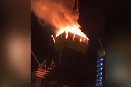 Cao ốc 88 tầng tại Kazakhstan bốc cháy dữ dội