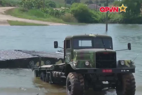 Quân đoàn 1 xây dựng thao trường huấn luyện vượt sông tổng hợp