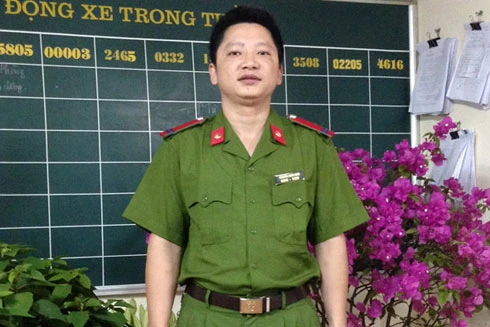 Xe 'biển xanh' chắn gió cho xe máy trên cầu Bãi Cháy gây 'bão mạng'