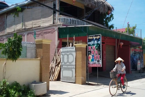 Mâu thuẫn bộc phát khi hát karaoke, gã choai 16 tuổi đâm bạn tử vong