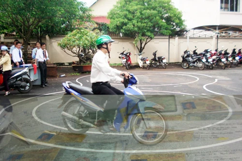 Mắc "bẫy lừa" dịch vụ cấp bằng lái xe "siêu tốc"