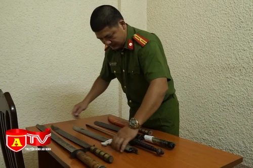 Hà Nội: Bắt giữ nhóm đối tượng tàng trữ vũ khí và ma tuý trái phép